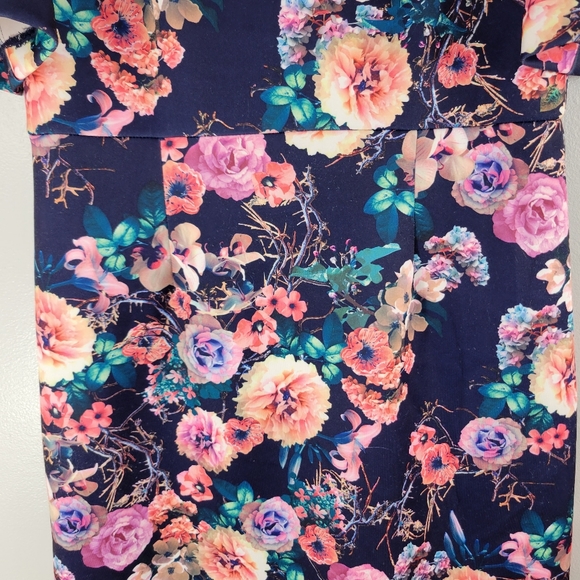 BETSEY JOHNSON navy floral jewel neck short sleeve stretchy sheath dress - Picture 3 of 9